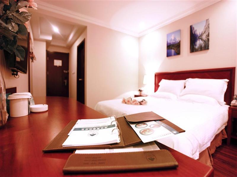 Greentree Inn Anhui Wuhu Zhongshan Road Pedestrian Street Express Hotel Екстер'єр фото