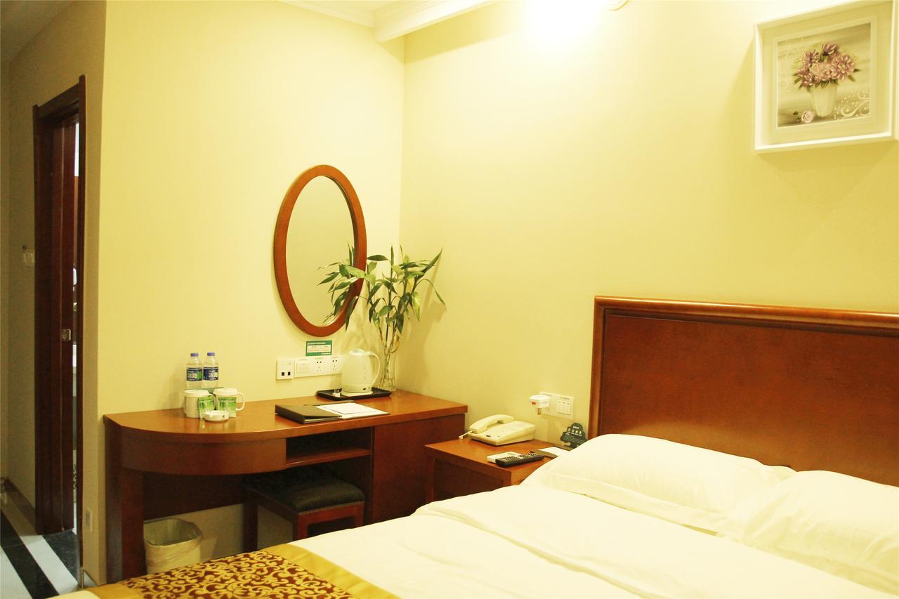 Greentree Inn Anhui Wuhu Zhongshan Road Pedestrian Street Express Hotel Екстер'єр фото